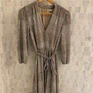 Alice + Olivia Silver metallic long sleeve dress, Size: 2